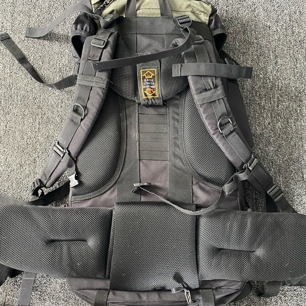 75L internal frame backpack - Picture 2 of 5